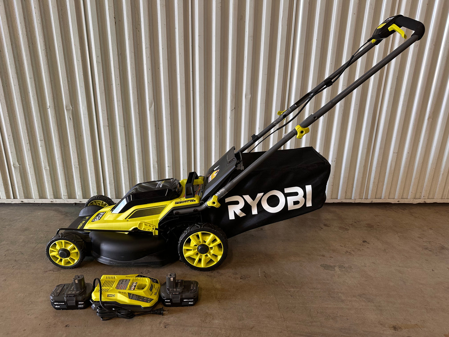 RYOBI 16 in. 18V Cordless Lawn Mower Kit